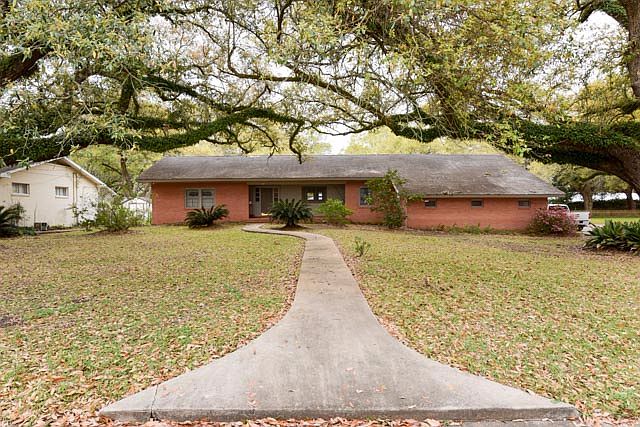 1st image of 104 Myrtle Oak Ave