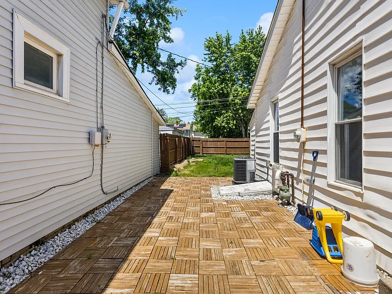 122 E Woodrow Ave — Photo 25