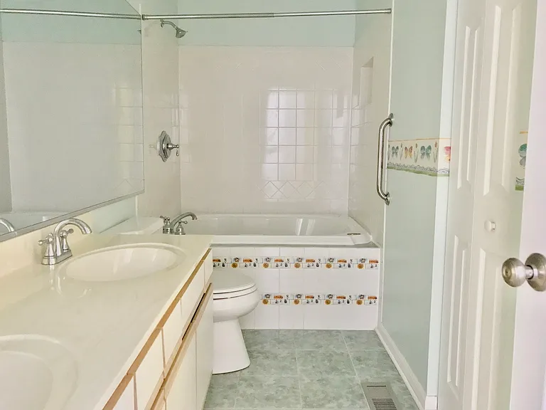 241 Shadybrook Ln — Photo 10