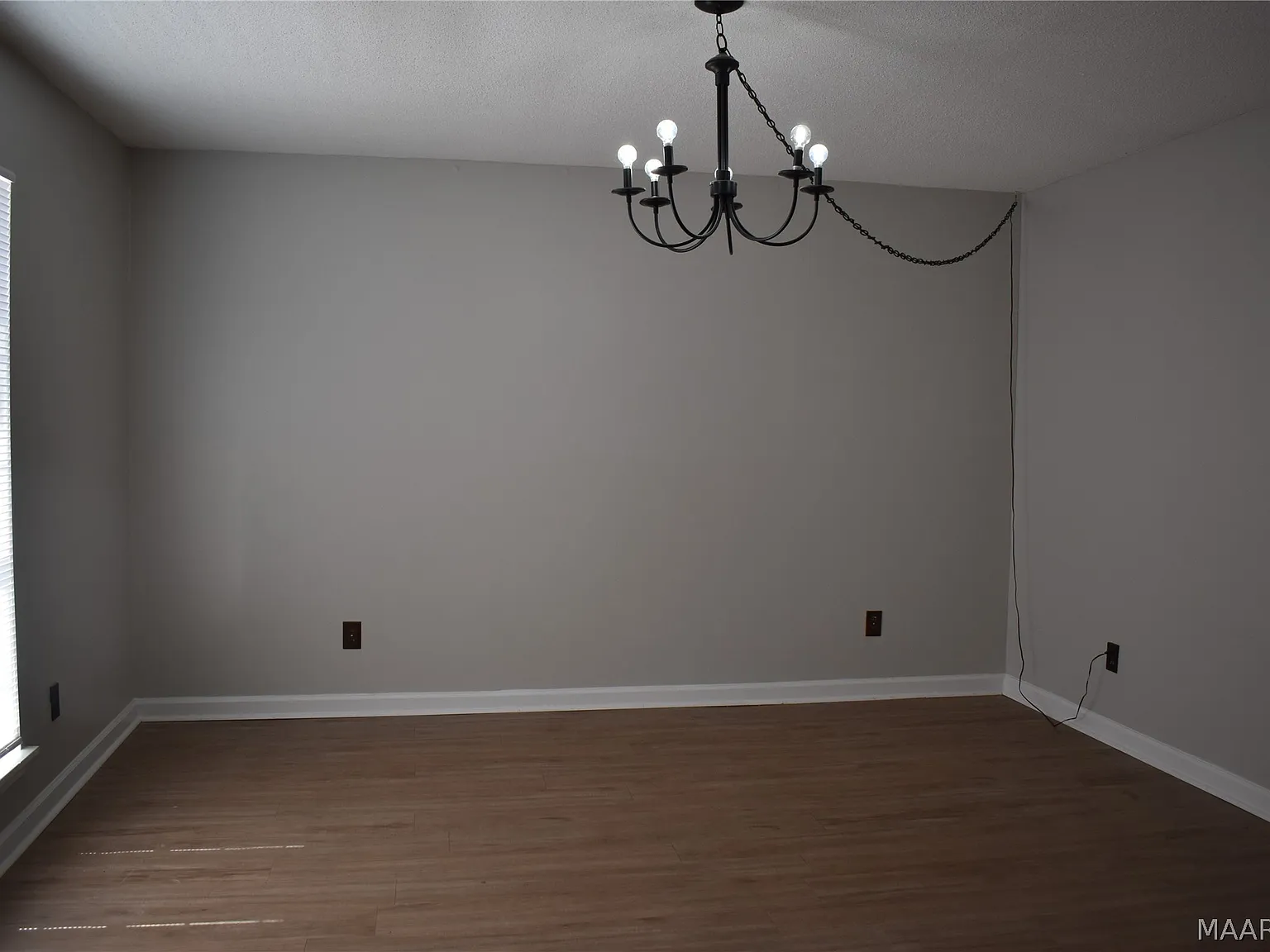 3 bed, 3.0 bath, 2298 sqft, $1,675 — Photo 2