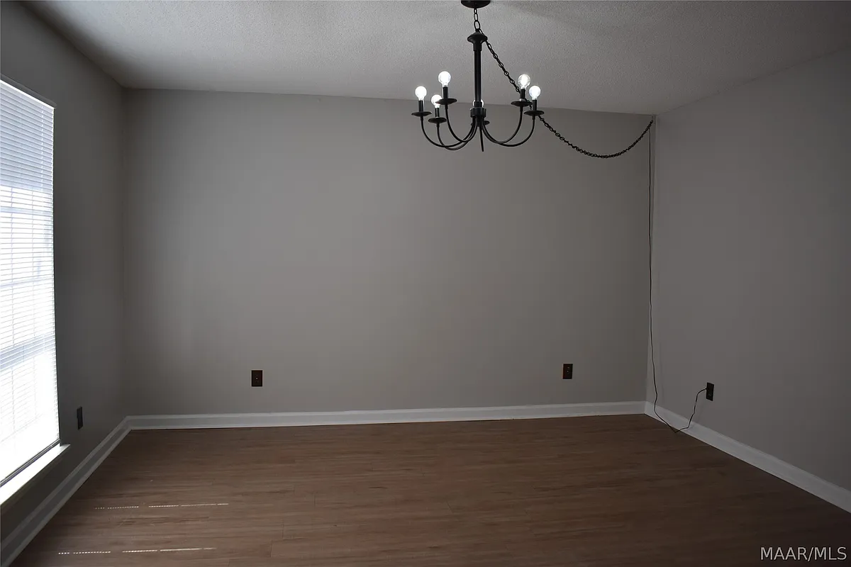 Building Photo - 3001 Sutton Dr