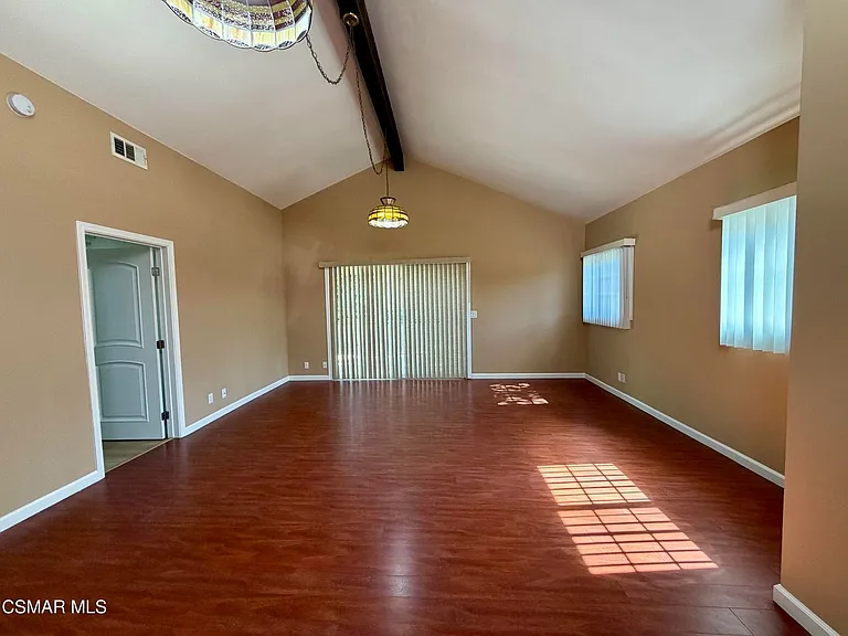 22206 Del Valle St — Photo 20