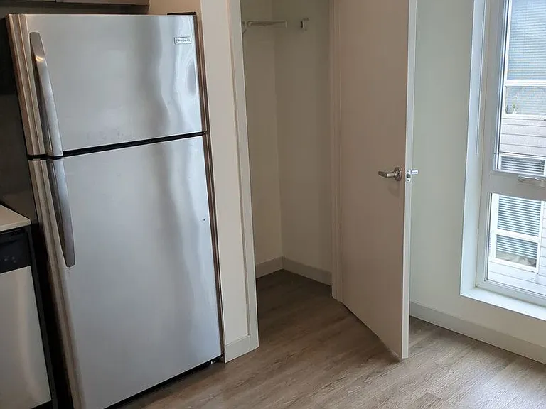 6404 Roosevelt Apartments — Photo 9