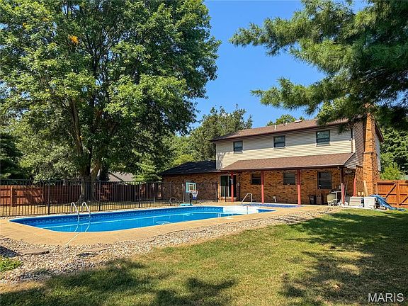 2nd image of 5 Westbrook Ln