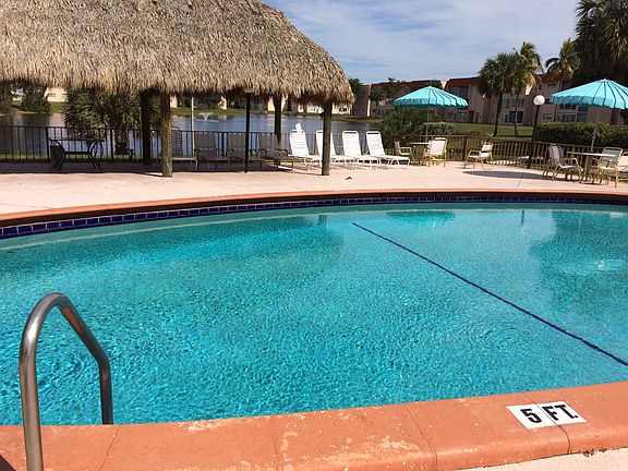 Satellite pool w tiki