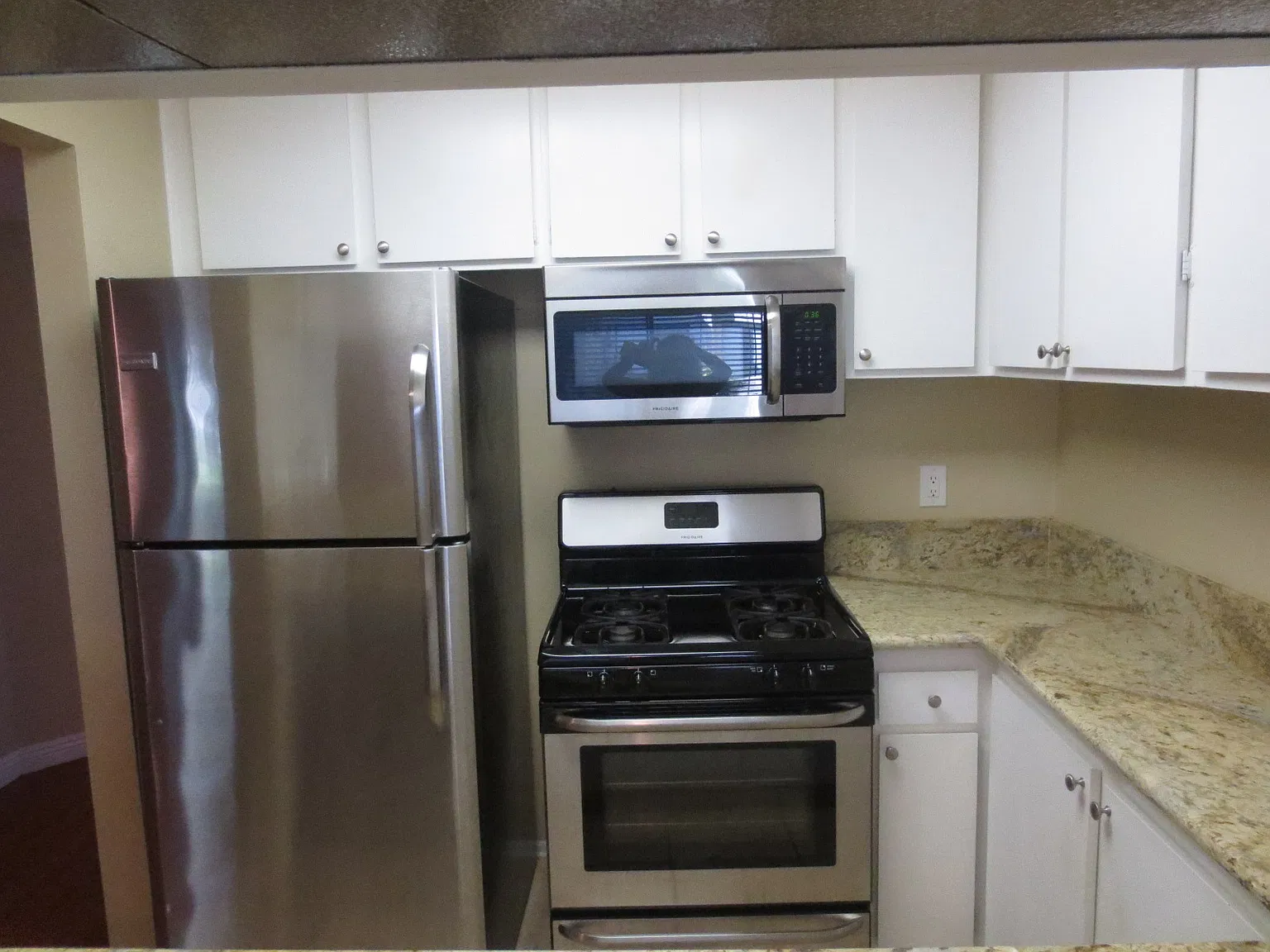 2 bed, 1092 sqft, $2,550 — Photo 2