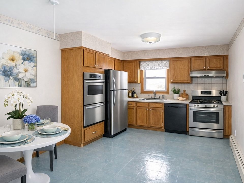 Eat-In Kitchen