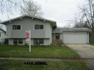 1414 Jewel Ave, St Charles, IL 60174