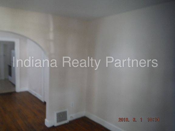 2nd image of 703 N Gladstone Ave