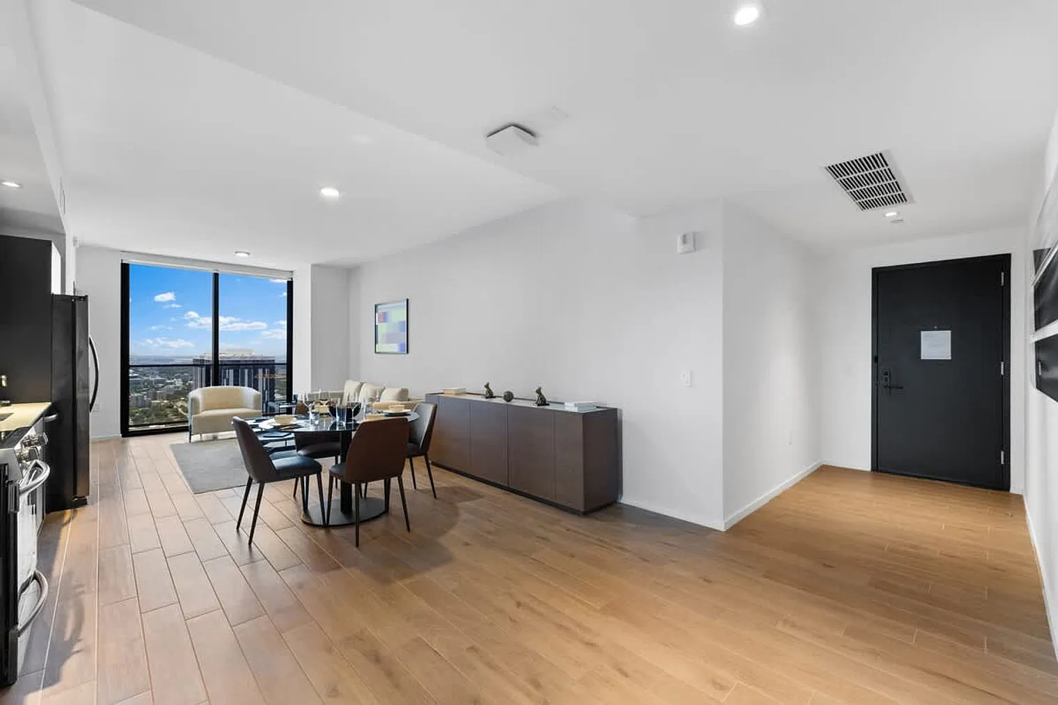 3 bed, 3.0 bath, 538 sqft, $7,750 — Photo 3