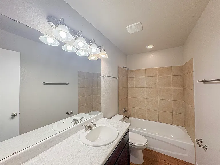 255 E 5th Ave — Photo 14