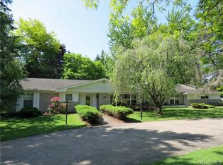 2325 W Avon Rd, Rochester Hills, MI 48309