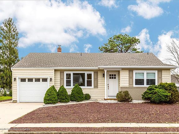 3rd image of 10 Nostrand Dr