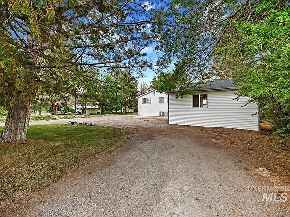 3rd image of 235 Grandview Dr S