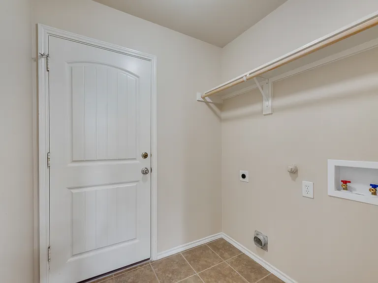 1077 Hampton Bay Dr — Photo 22