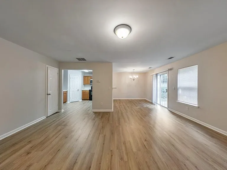2830 Mayfair Dr — Photo 14