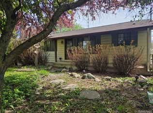 6300 Runyan Lake Rd, Fenton, MI 48430