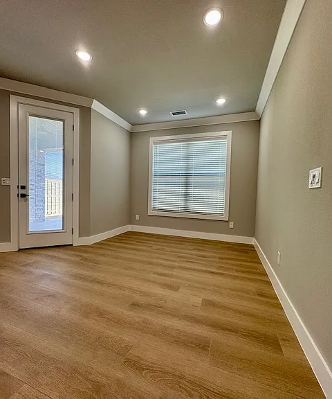 1700 Jensen Ave — Photo 13