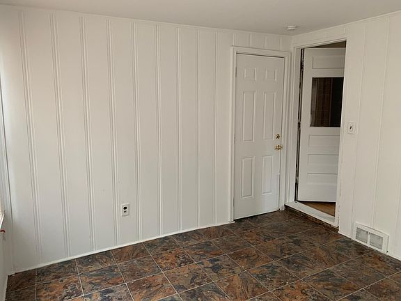 4th image of 20902 Hawthorne St