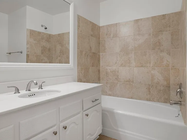 930 3rd St #107 — Photo 23