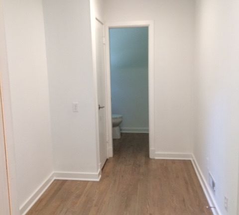 4th image of 2211 W 70th Ter
