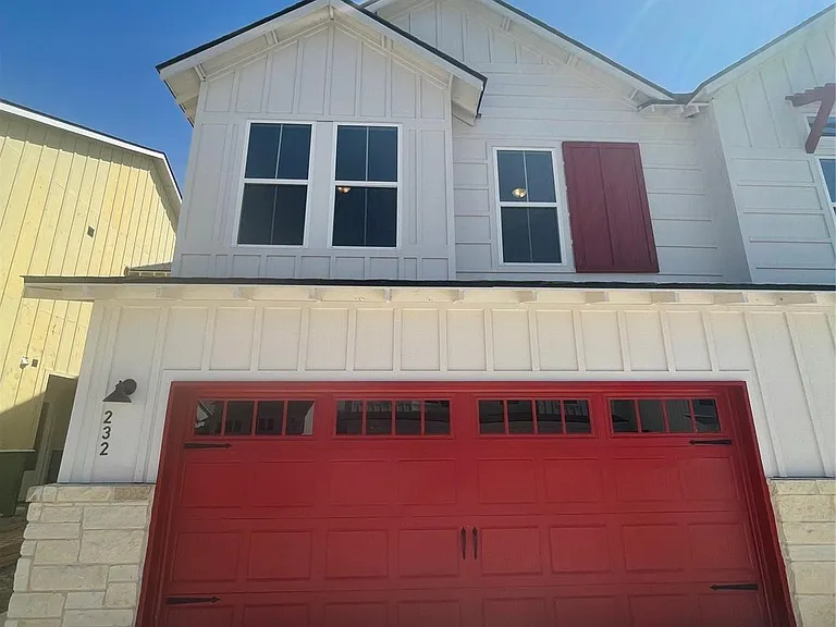 232 Sapphire — Photo 1