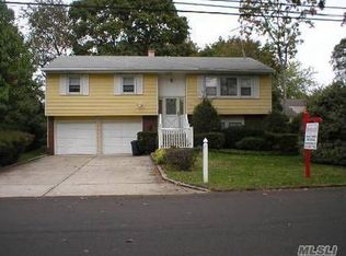 251 W 13th St, Deer Park, NY 11729