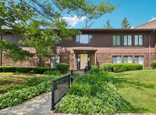 1320 Cass Ln W APT 201, Westmont, IL 60559