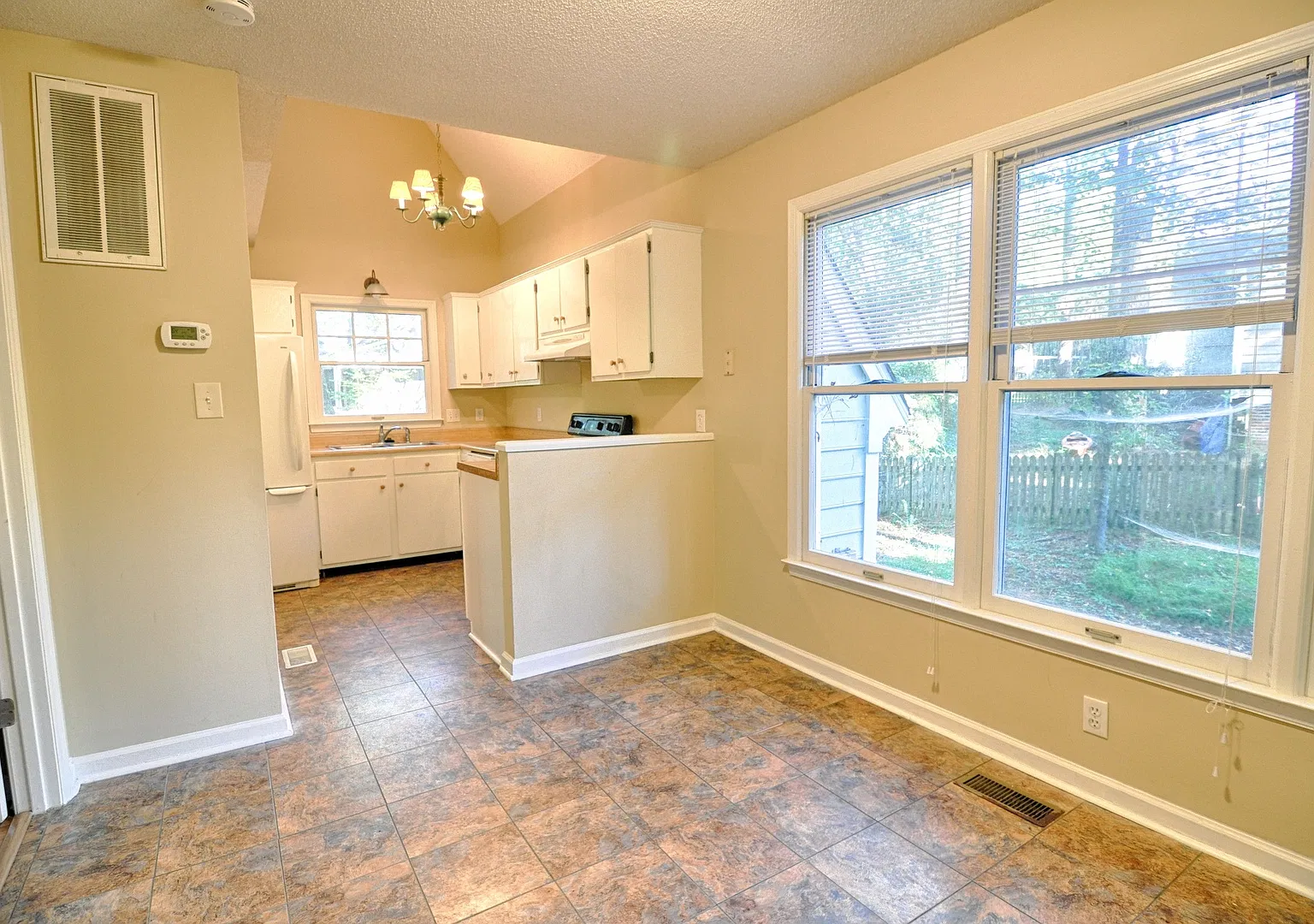 Perfect cul-de-sac Charmer in SW Durham with Fenced Yard — Photo 4