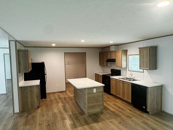 5th image of 97 Bridgeside Rd