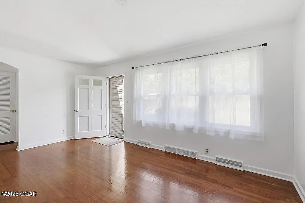 3 bed, 1451 sqft, $1,550 — Photo 2