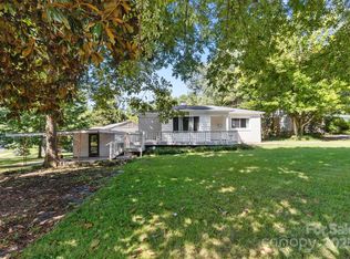 552 E Woodlawn Rd, Charlotte, NC 28209