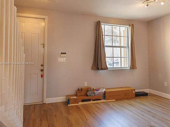 5th image of 3370 NE 14th Dr #10729