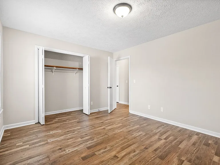 Tower Drive-3243/3244 — Photo 15
