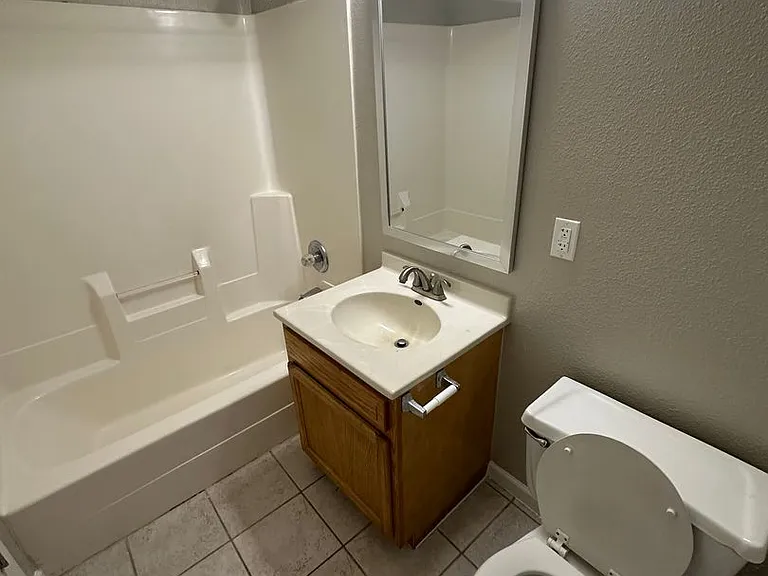 Coral Club Apartments — Photo 40