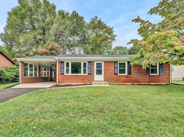 2914 Dover Dr, Roanoke, VA 24018