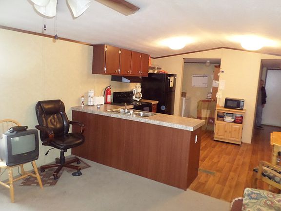3rd image of 132 Blackfoot Dr