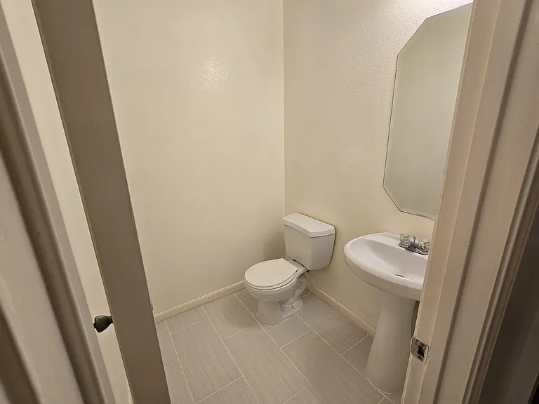 6718 Hawthorne Falls Ln — Photo 14