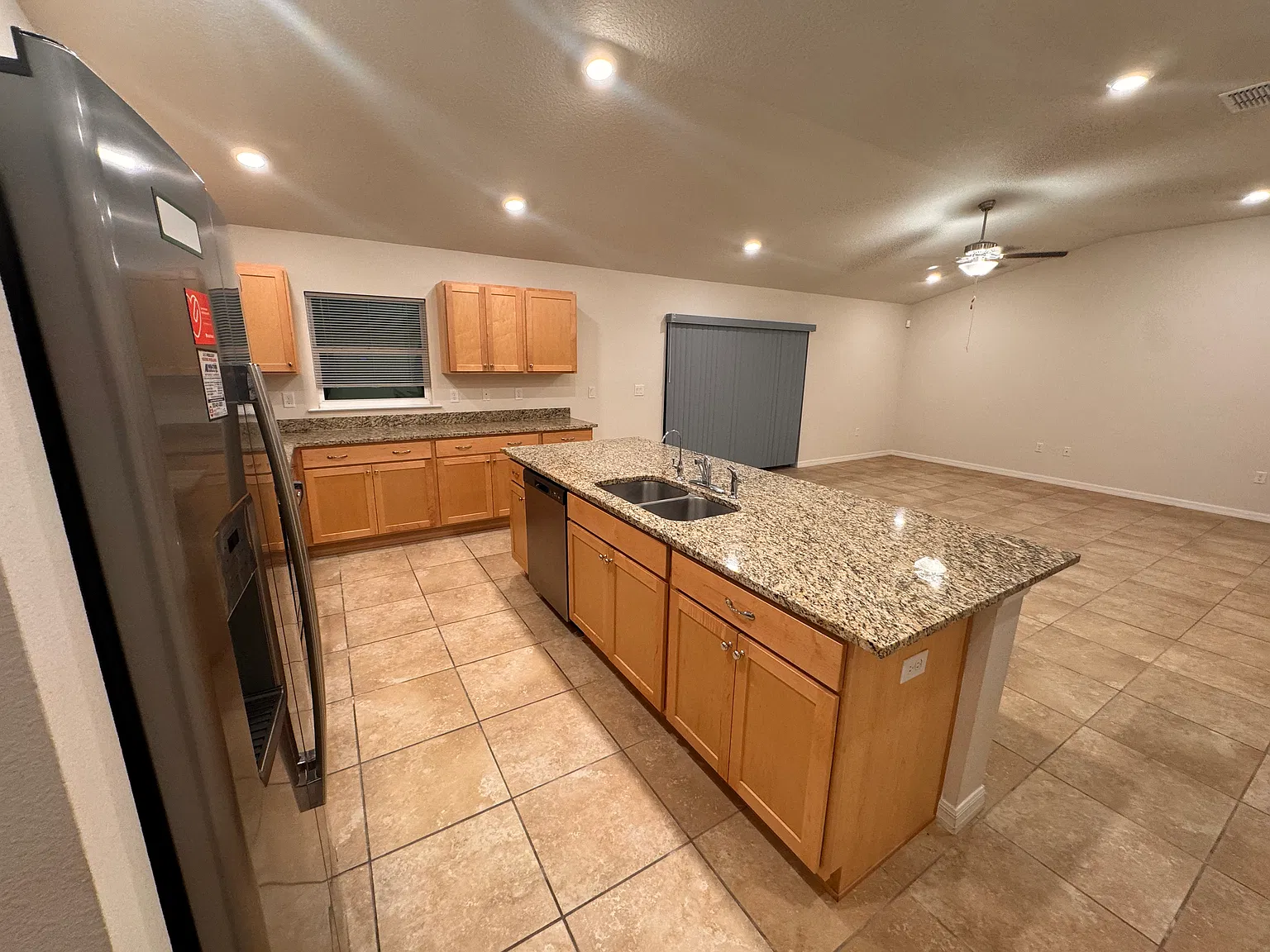 Beautiful 4 Bedroom 2 Bathroom Home — Photo 2