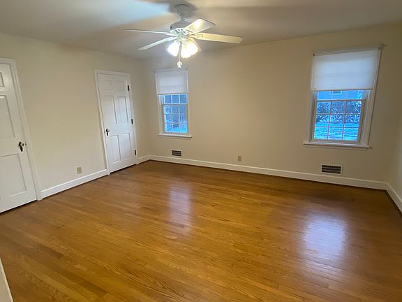 Master Bedroom - 2 closets