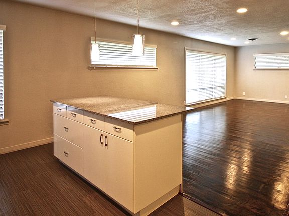 2nd image of 706 Scottsdale Dr