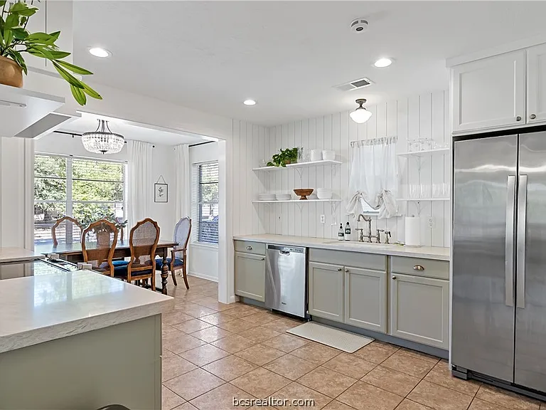 116 Richards St — Photo 14