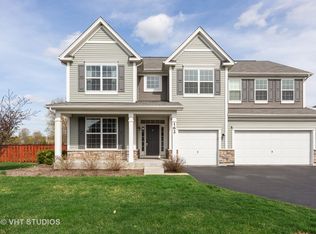 162 Bluegrass Pkwy, Oswego, IL 60543