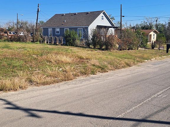 3rd image of 304 Burkett St