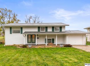 9103 Meadow Dr, Omaha, NE 68114