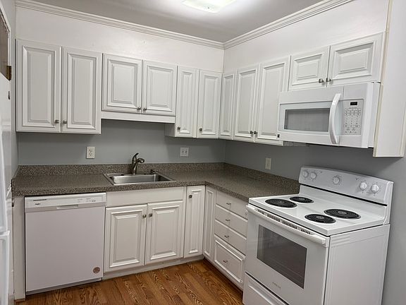 4th image of 13 Chapel Hill Dr APT 9