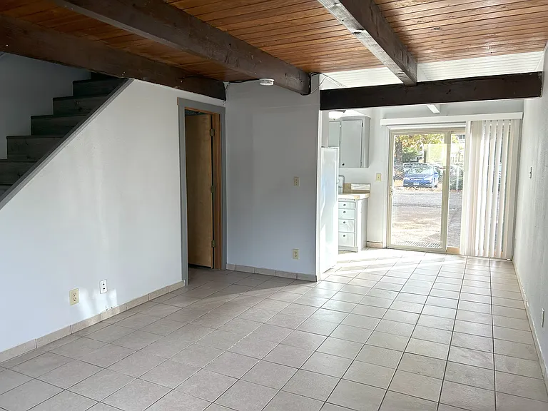 950 NW Hobart Ave — Photo 33