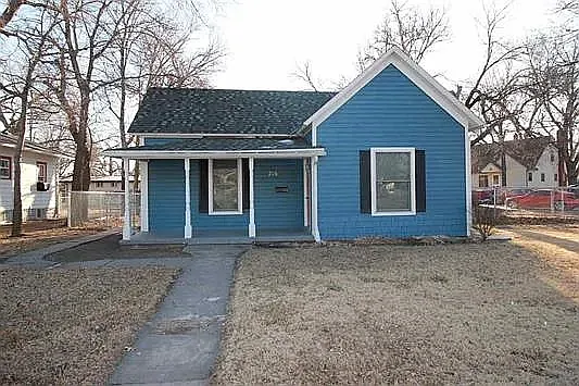 216 W 5th St