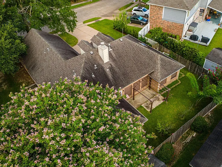 1813 Oak Wood Dr E — Photo 9