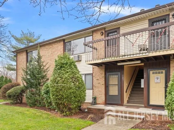 103 Cricket Ln, Woodbridge, NJ 07095